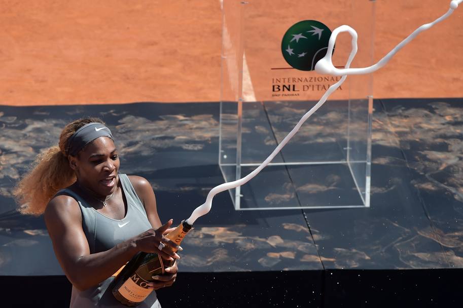 Serena Williams conquista per la terza volta gli Internazionali di Roma (2002, 2013, 2014) contro la nostra Sara Errani, prima italiana dal 1950 a raggiungere la finale nella Capitale